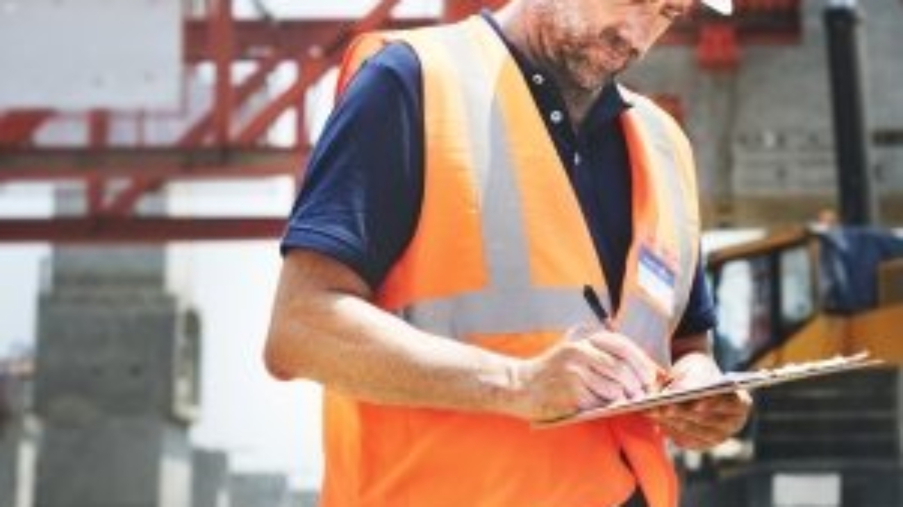 construction-worker-planning-contractor-developer-PJYYTH5-300x300